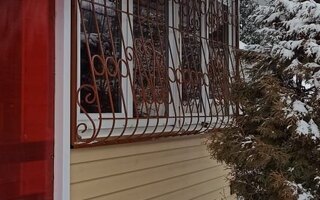решетка сварная дутая на окно мансарды
